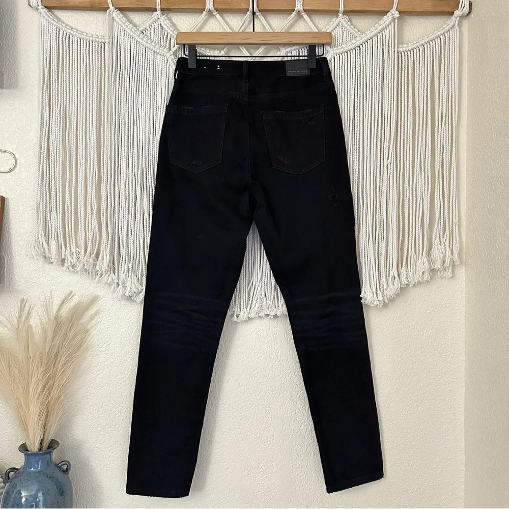 American Eagle Distressed High Rise Mom Jean Size 2R Regular Black